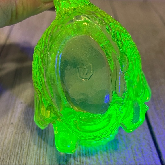 Vtg Vaseline Glass Swan Salt Cellar) - Picture 7 of 7